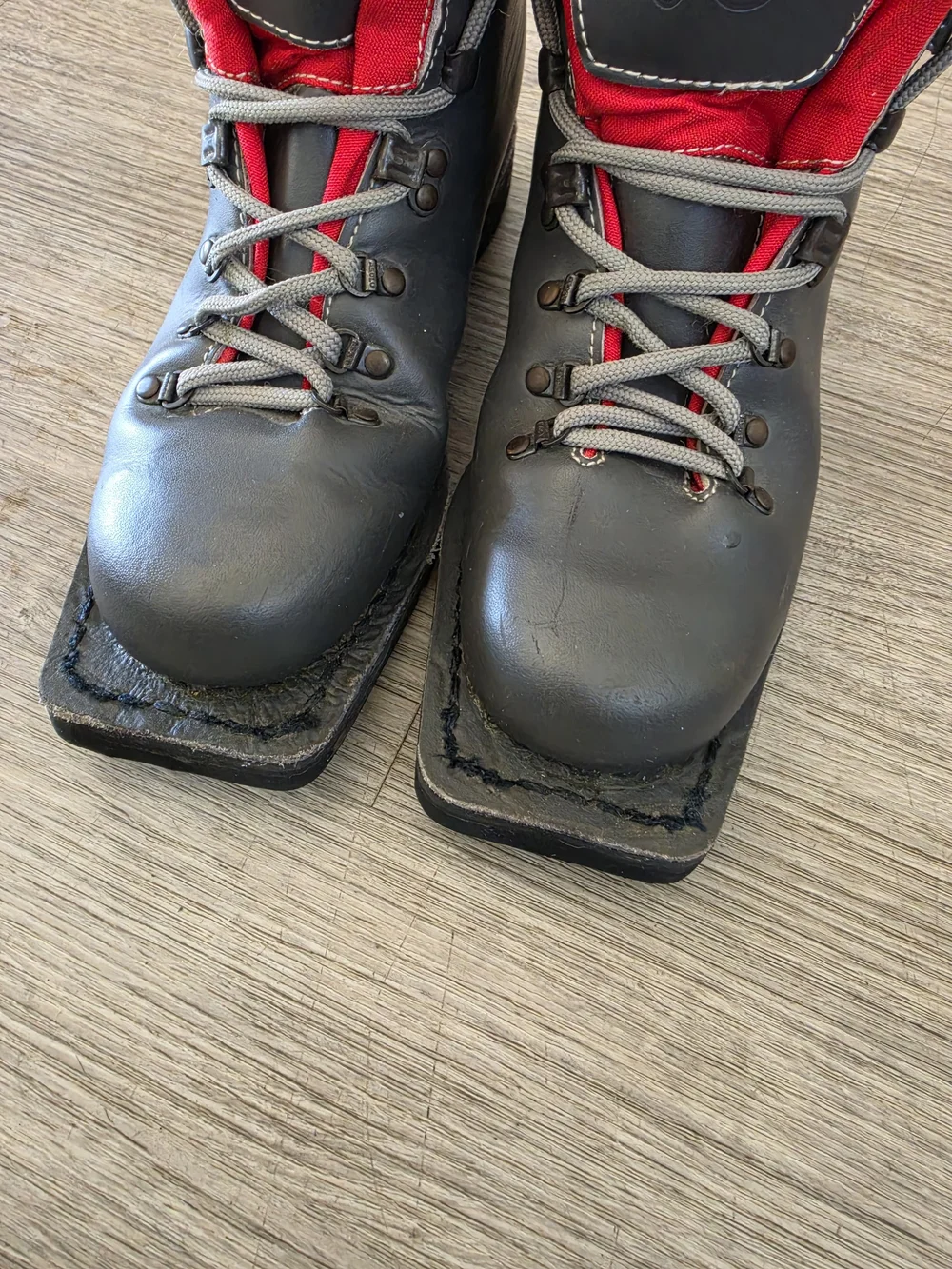 Vintage Asolo Backcountry Leather Nordic Norm 75mm (3-Pin) Ski Boots
